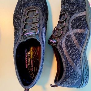 Skechers Womens size 9.5 Breathe Easy slip on Charcoal/Pink